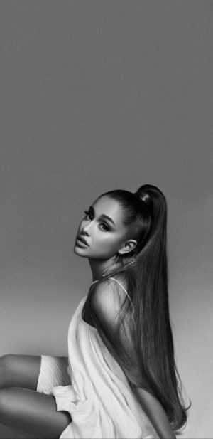 4K Ariana Grande Wallpaper