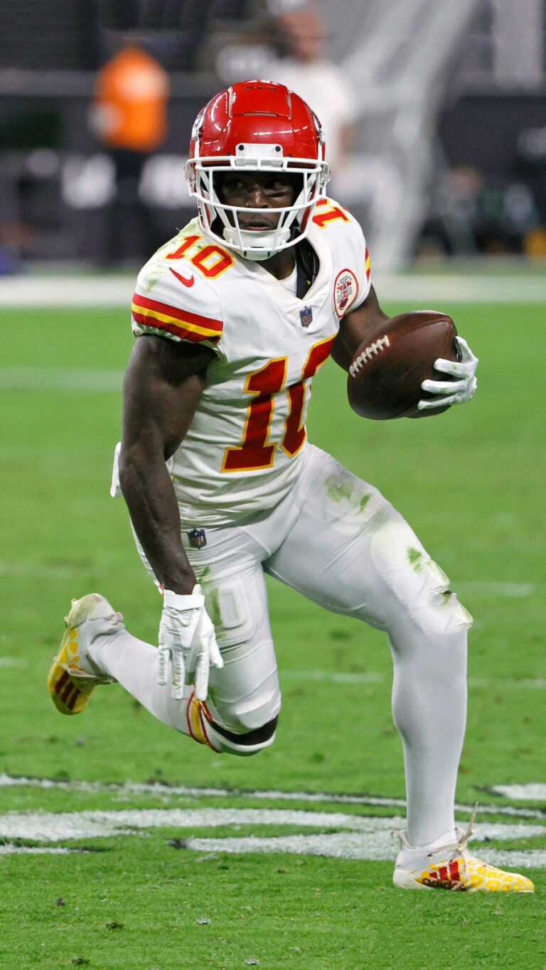 Tyreek Hill Wallpaper - iXpap