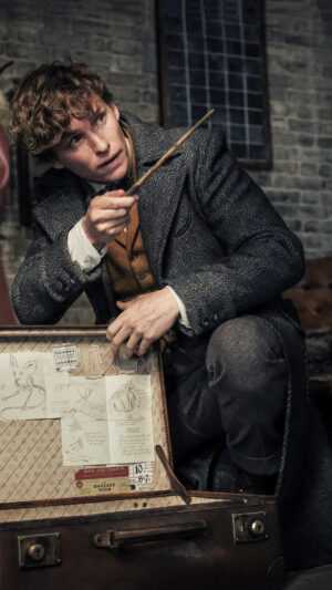 Newt Scamander Wallpaper