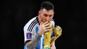 Messi Kissing World Cup Wallpaper