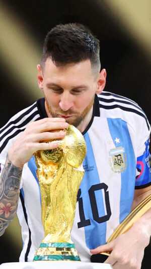 Messi World Cup Trophy Wallpaper