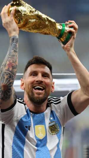 Messi World Cup Trophy Wallpaper