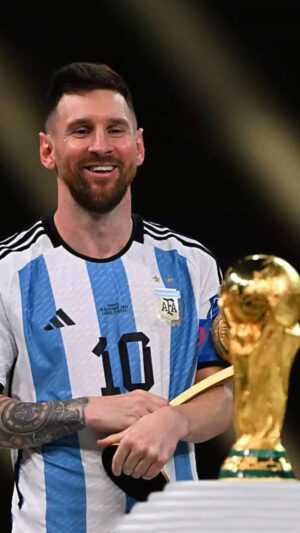 Messi World Cup Trophy Wallpaper