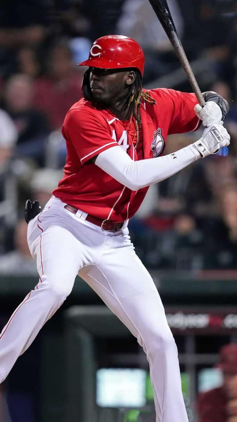 Elly De La Cruz Wallpaper - iXpap