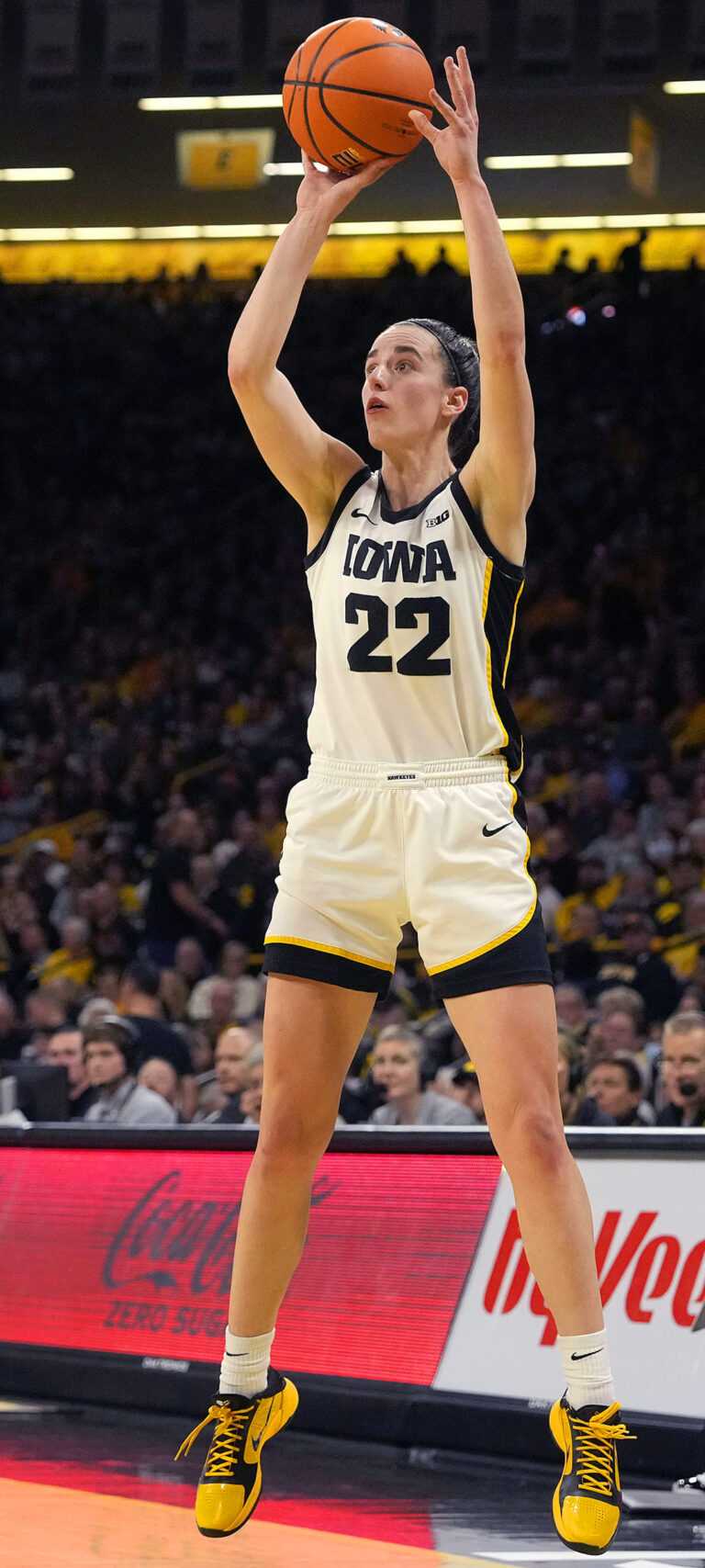 Caitlin Clark Wallpaper - iXpap